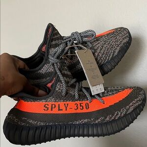 Yeezy boost 350 v2 US 5 1/2 BRAND NEW
